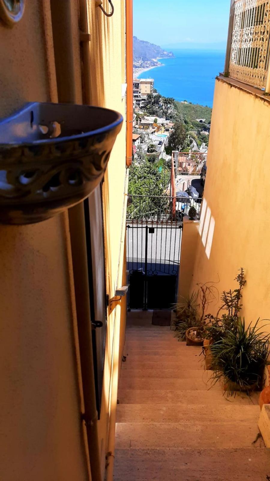 La Casa Gialla タオルミーナ エクステリア 写真